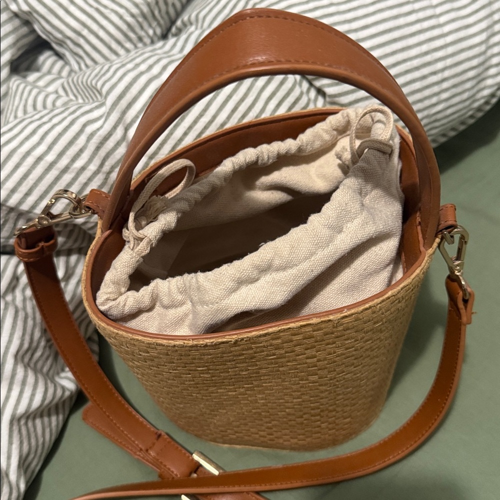Forever 21 Woven Bucket Bag - Picture 2 of 10